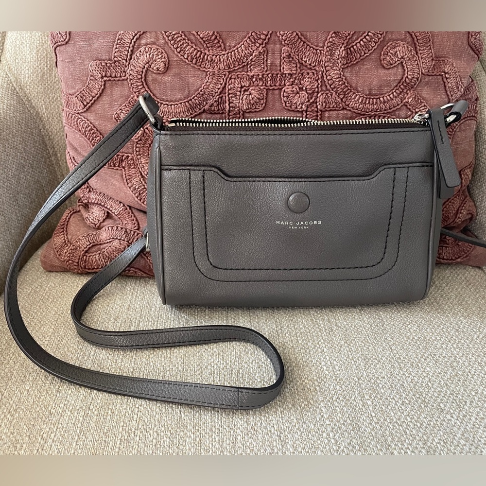 LIKE NEW Marc Jacobs grey leather shoulder cross body bag